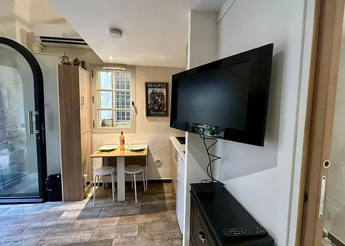 Charming Little Duplex Historic Center!