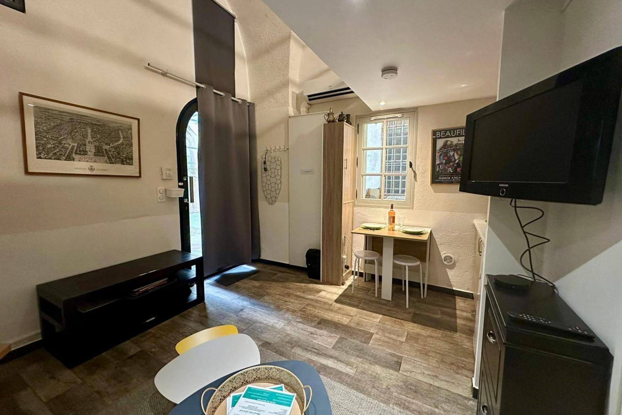 Apartment Charming Little Duplex Historic Center!