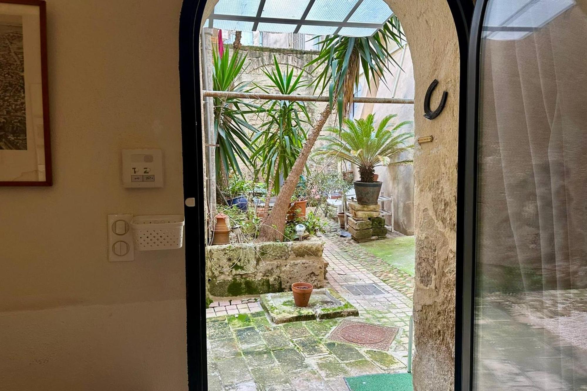 Charming Little Duplex Historic Center!