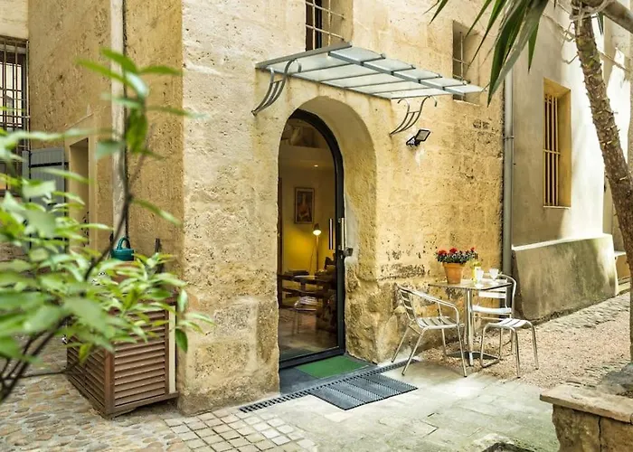 L\'Ecusson - Duplex With Exterior!