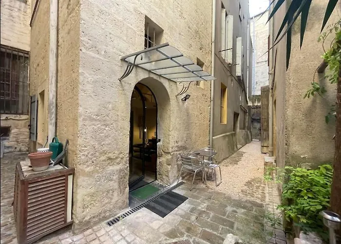 L\'Ecusson - Duplex With Exterior!