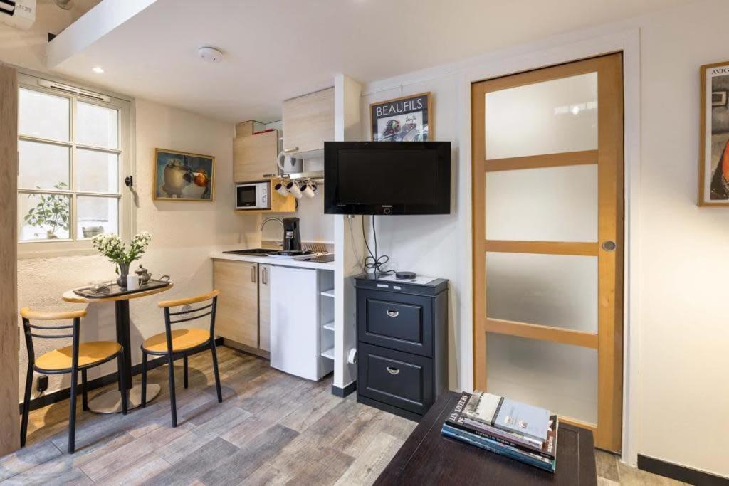 L'ecusson - Duplex With Exterior! *